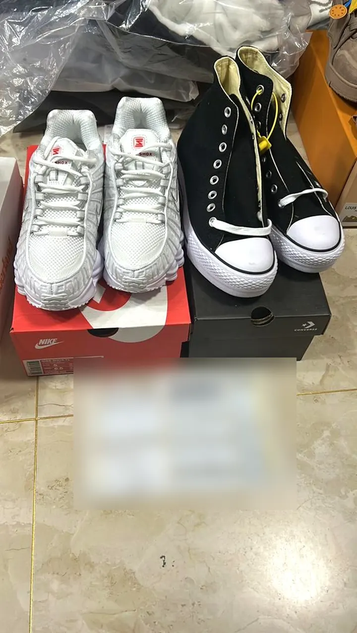 Zapatillas de Moda: Dos pares preparados para un cliente (datos ocultos)